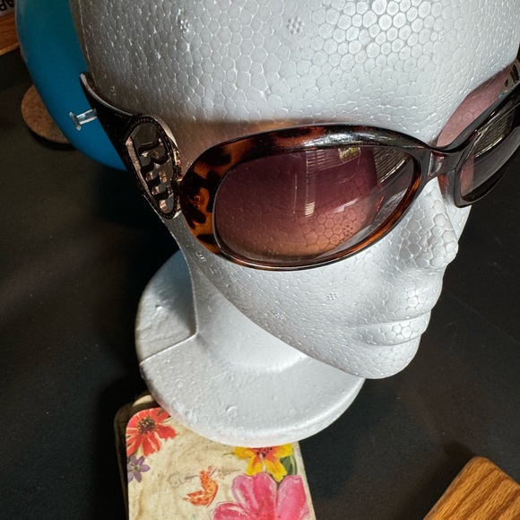 Elegant women’s Sunglases - Picture 3 of 3